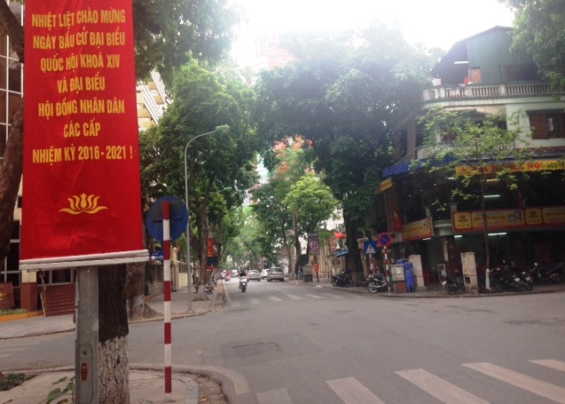 Sau bầu cử, đường phố Hà Nội lại sôi động ảnh 4