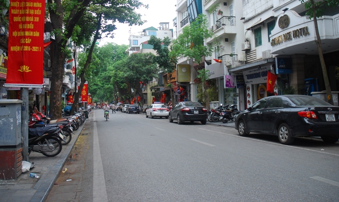 Sau bầu cử, đường phố Hà Nội lại sôi động ảnh 6