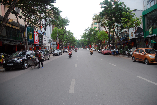 Sau bầu cử, đường phố Hà Nội lại sôi động ảnh 16