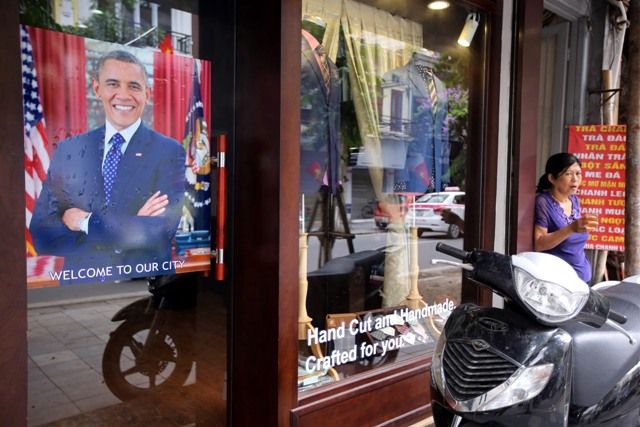 Hàng loạt mặt hàng "nóng" cùng chuyến thăm của ông Obama ảnh 7