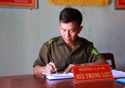 Hết lòng vì nhân dân ảnh 1
