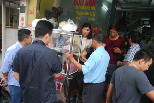 Bún chả Hương Liên “cháy hàng” vì Tổng thống Obama ảnh 2