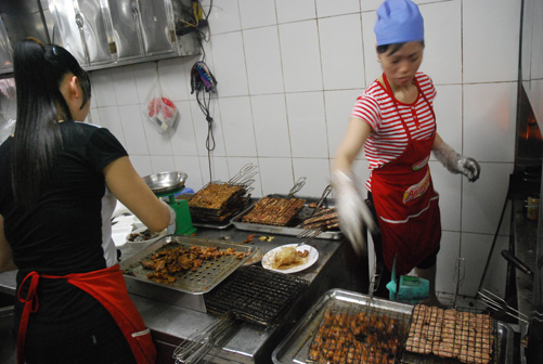 Bún chả Hương Liên “cháy hàng” vì Tổng thống Obama ảnh 6
