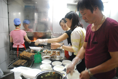 Bún chả Hương Liên “cháy hàng” vì Tổng thống Obama ảnh 7