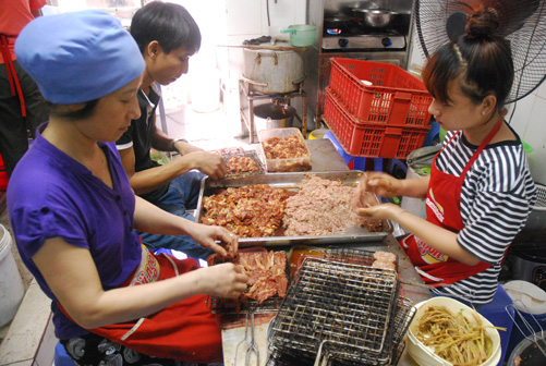 Bún chả Hương Liên “cháy hàng” vì Tổng thống Obama ảnh 9