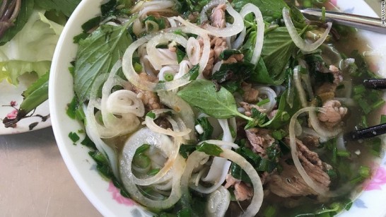 Hậu Tổng thống ăn bún chả, CNN gợi ý 10 món Việt nên thử ảnh 1