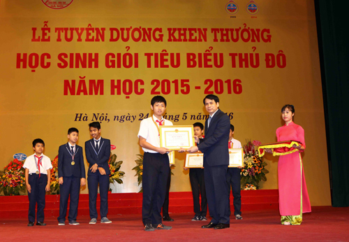 Tuyên dương, khen thưởng học sinh giỏi tiêu biểu Thủ đô ảnh 1