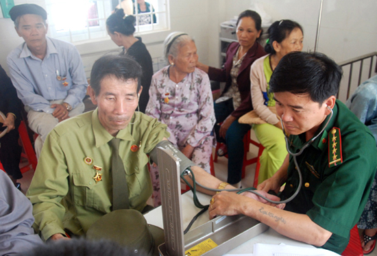 Thầy thuốc “quân hàm xanh” trên xã đảo ảnh 1