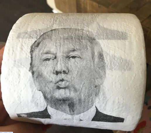 Giấy vệ sinh in mặt ông Trump đắt hàng ảnh 1