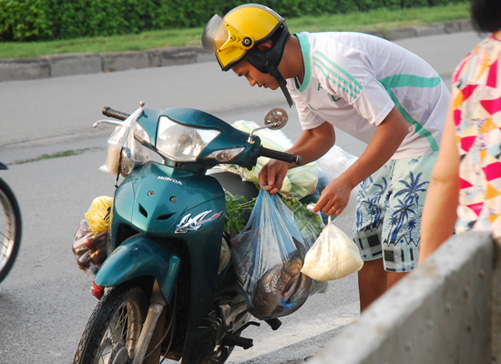 Hà Nội: Cơ bản khắc phục xong vụ cá chết hồ Hoàng Cầu ảnh 5