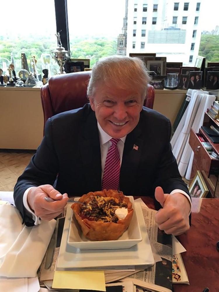 Bà Hillary phản pháo ngoạn mục ông Trump trên Twitter ảnh 2