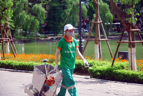 Nhọc nhằn mưu sinh trong nắng nóng 55 độ C ảnh 2