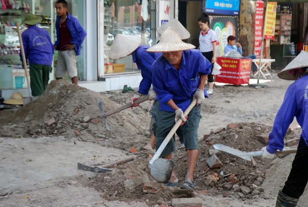 Nhọc nhằn mưu sinh trong nắng nóng 55 độ C ảnh 10