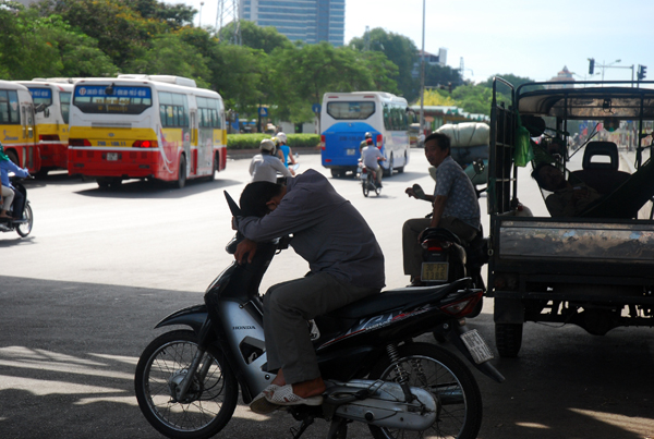 Nhọc nhằn mưu sinh trong nắng nóng 55 độ C ảnh 19