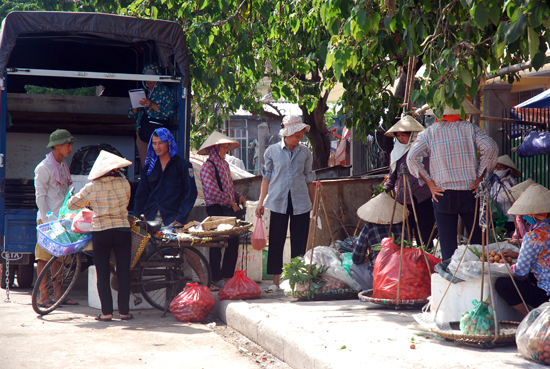 Nhọc nhằn mưu sinh trong nắng nóng 55 độ C ảnh 22