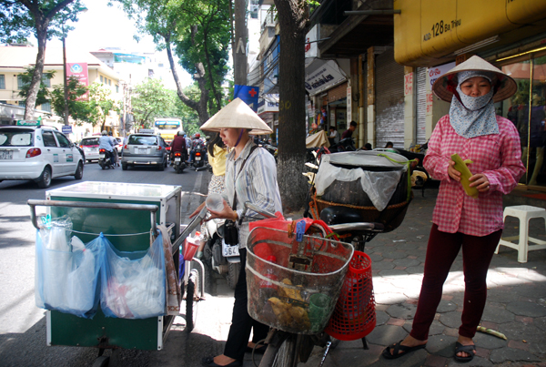 Nhọc nhằn mưu sinh trong nắng nóng 55 độ C ảnh 12