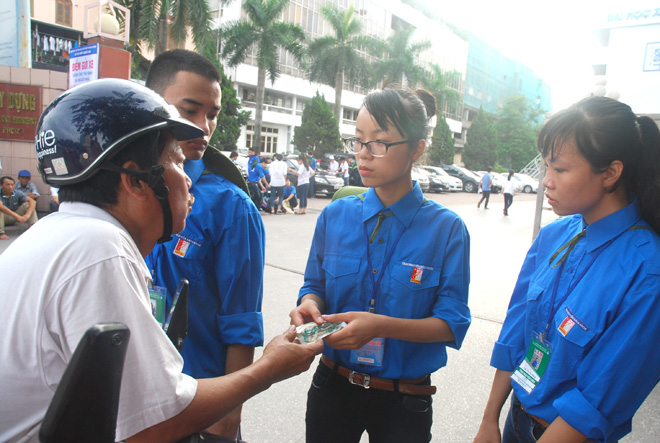 Hình ảnh thí sinh buổi đầu thi THPT Quốc gia 2016 ảnh 7