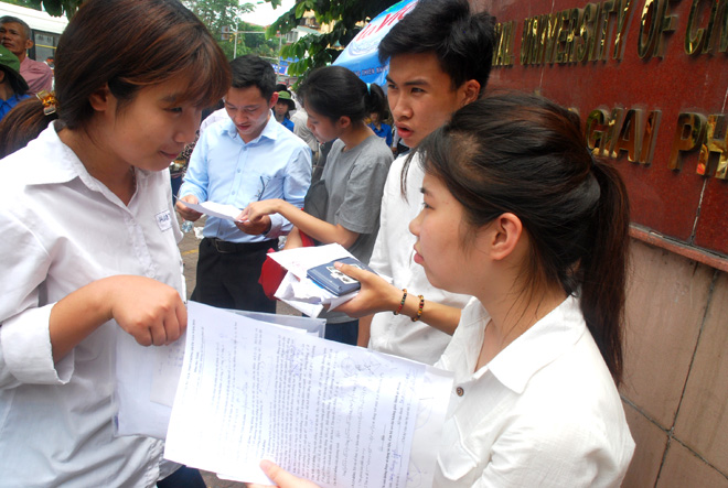 Hình ảnh thí sinh buổi đầu thi THPT Quốc gia 2016 ảnh 17