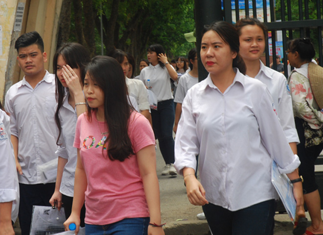 Hình ảnh thí sinh buổi đầu thi THPT Quốc gia 2016 ảnh 15