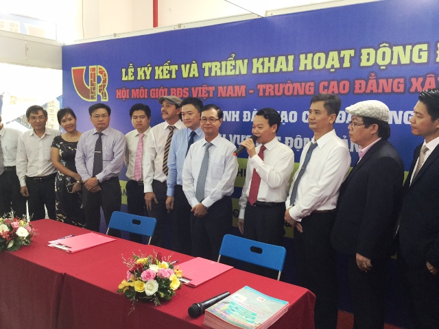 Ký kết đào tạo nghề môi giới bất động sản ảnh 1