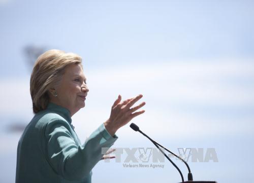Bà Clinton vẫn chưa yên sau quyết định của FBI ảnh 1