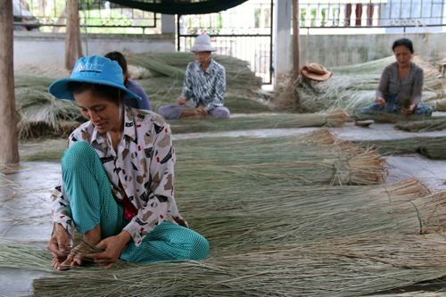 Vươn lên làm giàu bằng nghề đan lát thủ công ảnh 2