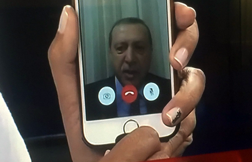 “Vũ khí” giúp ông Erdogan đánh bại đảo chính ảnh 1