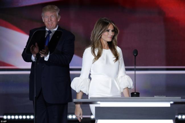 Bà Trump bị tố khai man lý lịch ảnh 1