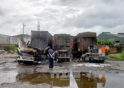 3 xe container cháy rụi tại Hải Phòng ảnh 1