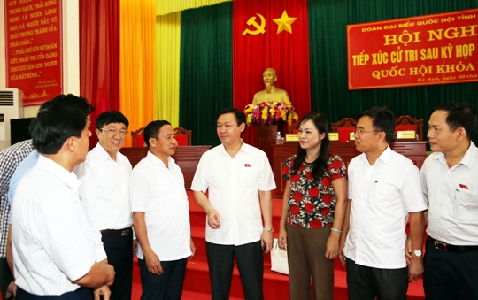 Phó thủ tướng Vương Đình Huệ tiếp xúc cử tri Hà Tĩnh ảnh 1