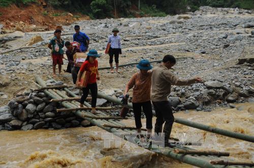 Tình người trong lũ dữ ở Lào Cai ảnh 1