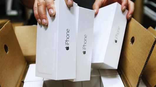 Apple bị điều tra thao túng giá iPhone tại Nga ảnh 1