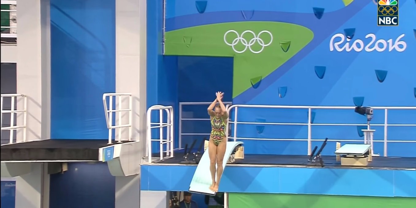 Cú nhảy cầu tệ nhất lịch sử Olympic ảnh 1