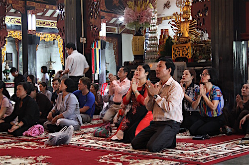 Nô nức đi lễ chùa mùa Vu Lan ảnh 7