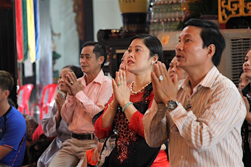 Nô nức đi lễ chùa mùa Vu Lan ảnh 8