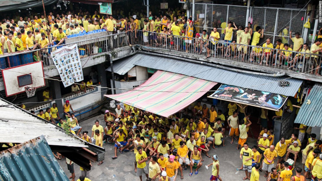 Cuộc sống chen chúc trong nhà tù quá tải ở Philippines ảnh 1