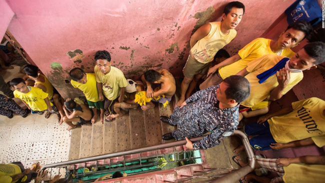 Cuộc sống chen chúc trong nhà tù quá tải ở Philippines ảnh 5