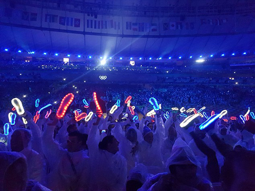 Giày tuyển Anh bừng sáng trong đêm bế mạc Olympic ảnh 1