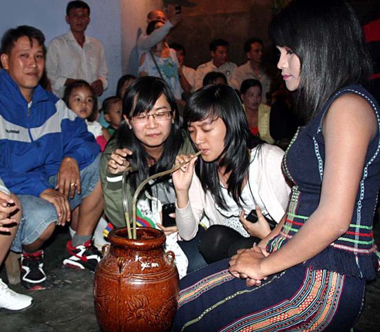 Cồng chiêng âm vang những đêm hội làng ảnh 2