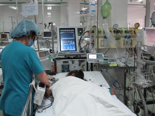 Phẫu thuật thành công cho cô bé mang "mai rùa" trên lưng ảnh 2