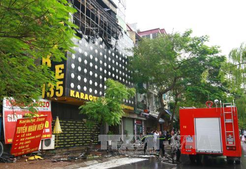Cháy dữ dội quán karaoke ở phố Vũ Tông Phan, Hà Nội ảnh 2