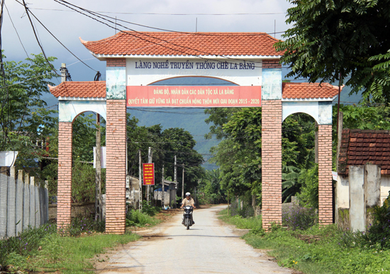 Xây dựng nông thôn mới trên quê hương cách mạng La Bằng ảnh 1