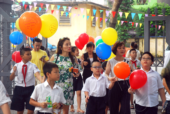 Hình ảnh ấn tượng trong ngày khai giảng năm học mới ảnh 1