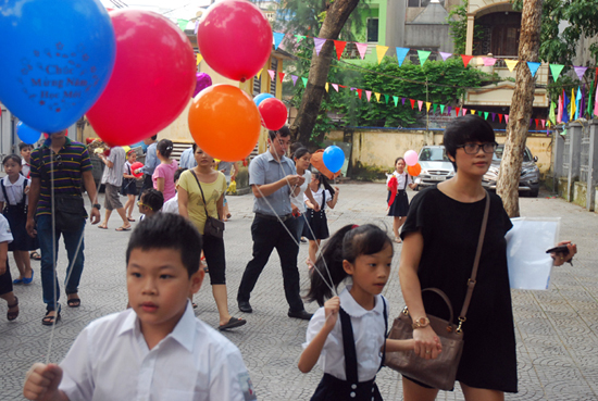 Hình ảnh ấn tượng trong ngày khai giảng năm học mới ảnh 2