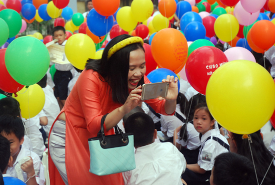 Hình ảnh ấn tượng trong ngày khai giảng năm học mới ảnh 7