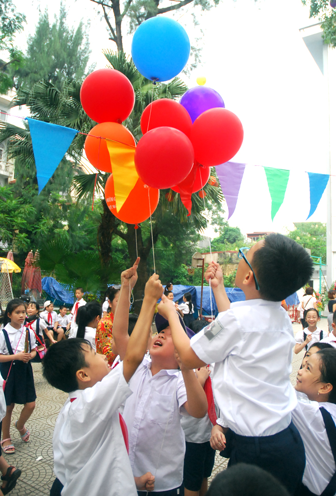 Hình ảnh ấn tượng trong ngày khai giảng năm học mới ảnh 15