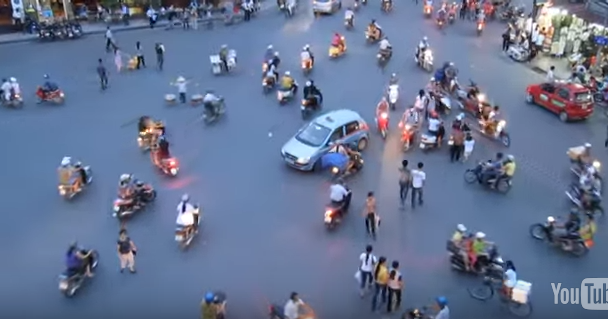 Xe tự hành “bó tay” trước giao thông Việt Nam ảnh 1