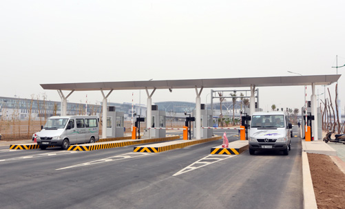 Sẽ có hai loại phí khi ô tô vào sân bay Nội Bài ảnh 1
