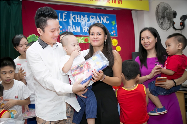 Tùng Dương mang niềm vui đến cho trẻ tự kỷ nhân dịp Trung thu ảnh 3