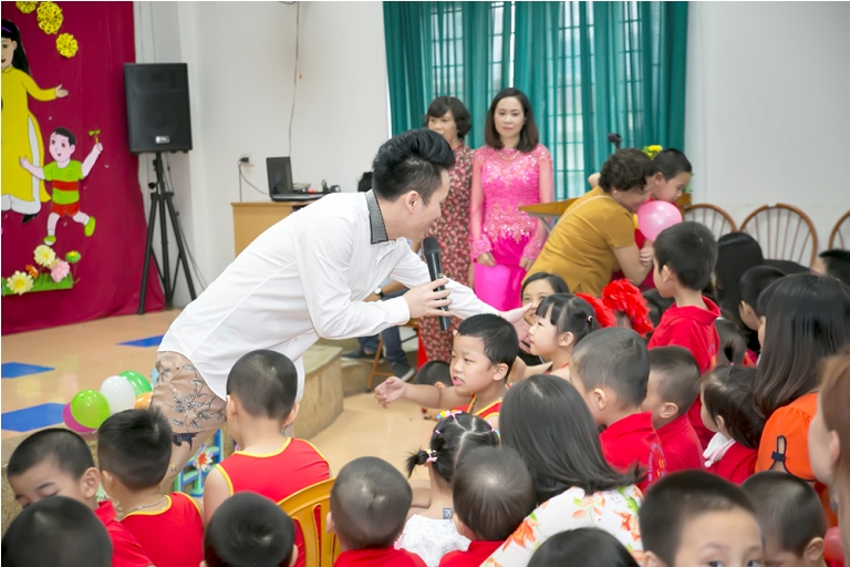 Tùng Dương mang niềm vui đến cho trẻ tự kỷ nhân dịp Trung thu ảnh 5